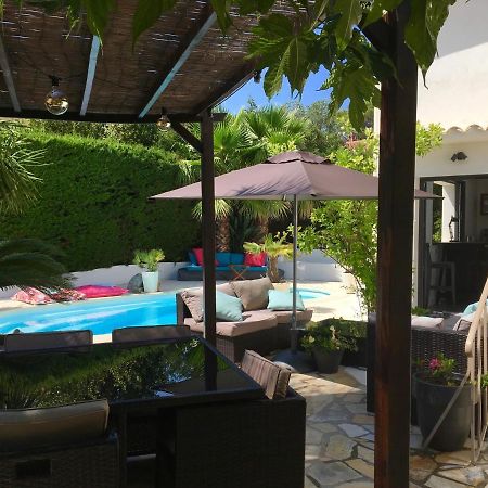 Bed,Kitchen And Swimming Pool Villa Esterel Saint-Raphael  Exterior photo